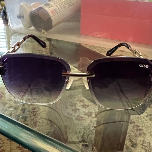 QUAY AUSTRALIA X Saweetie 126 No Cap Sunglasses In Purple main image 8